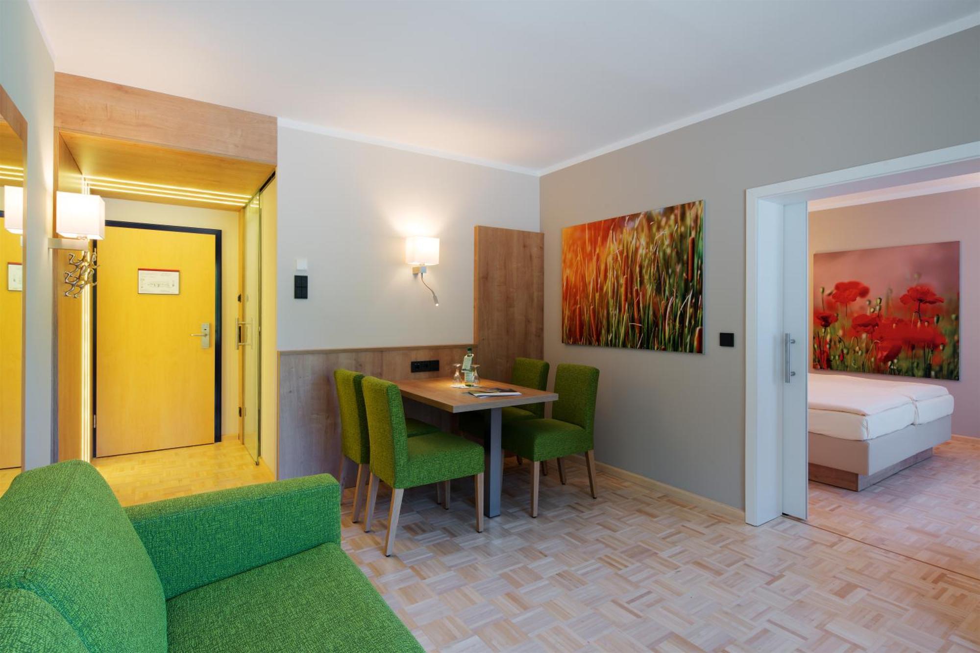 Bio-Seehotel Zeulenroda Exterior photo