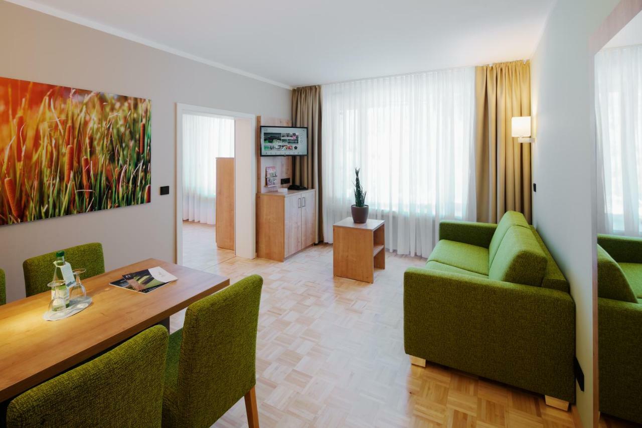 Bio-Seehotel Zeulenroda Exterior photo